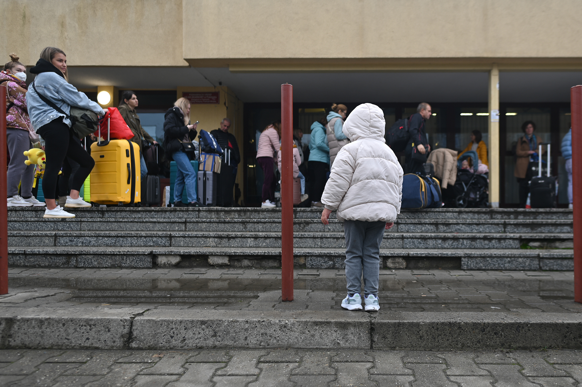 Причиною може стати крик чи плач. Чому в Європі можуть забрати дитину з родини українців